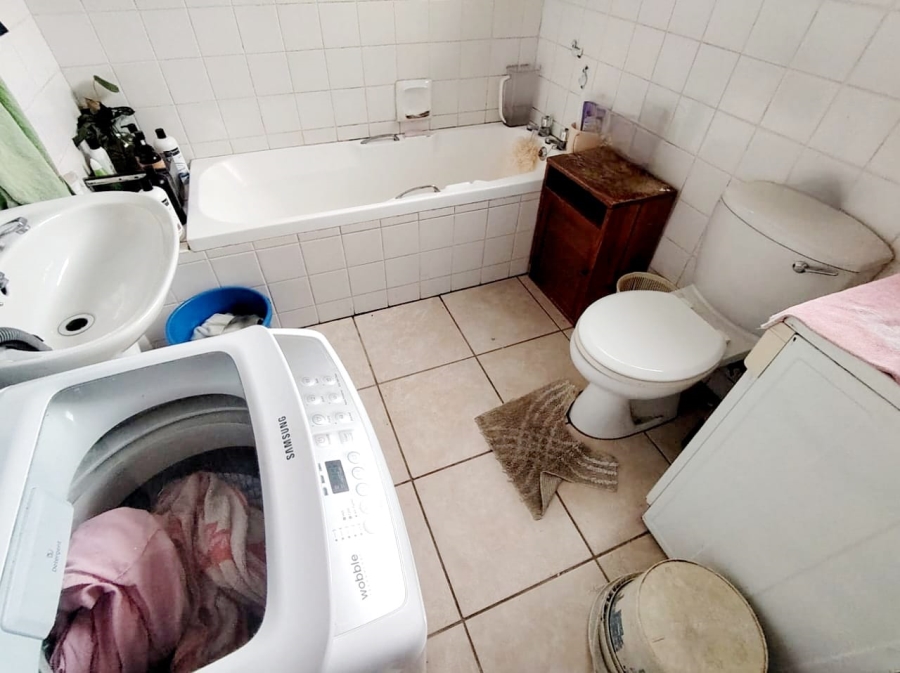 5 Bedroom Property for Sale in Amalinda Eastern Cape
